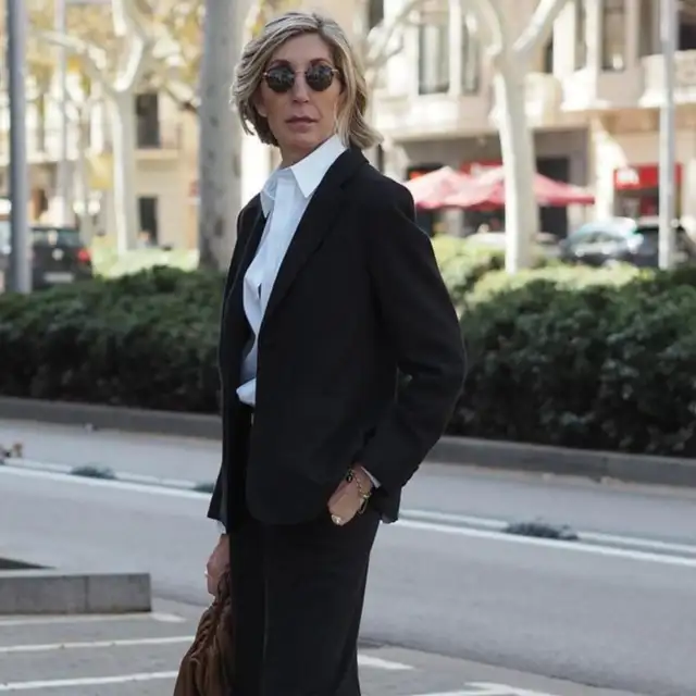 Los pitillos ya no se llevan: los pantalones holgaditos de Massimo Dutti con efecto tipazo que prefieren las mujeres de 60 más elegantes