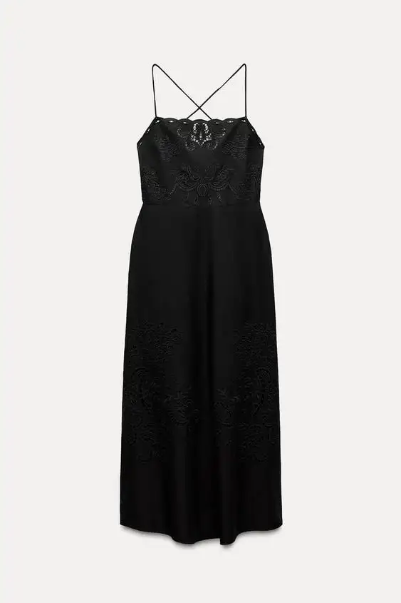 vestido negro bordado