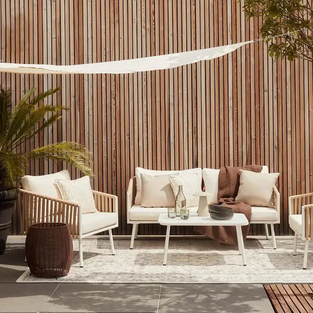 Transforma tu patio en un elegante chill out con el mobiliario y decoración de Westwing, Sklum o Kenay