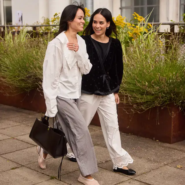 No quería adelantarme al otoño, pero por estas bailarinas destalonadas de Massimo Dutti he pecado: elegantes y cómodas