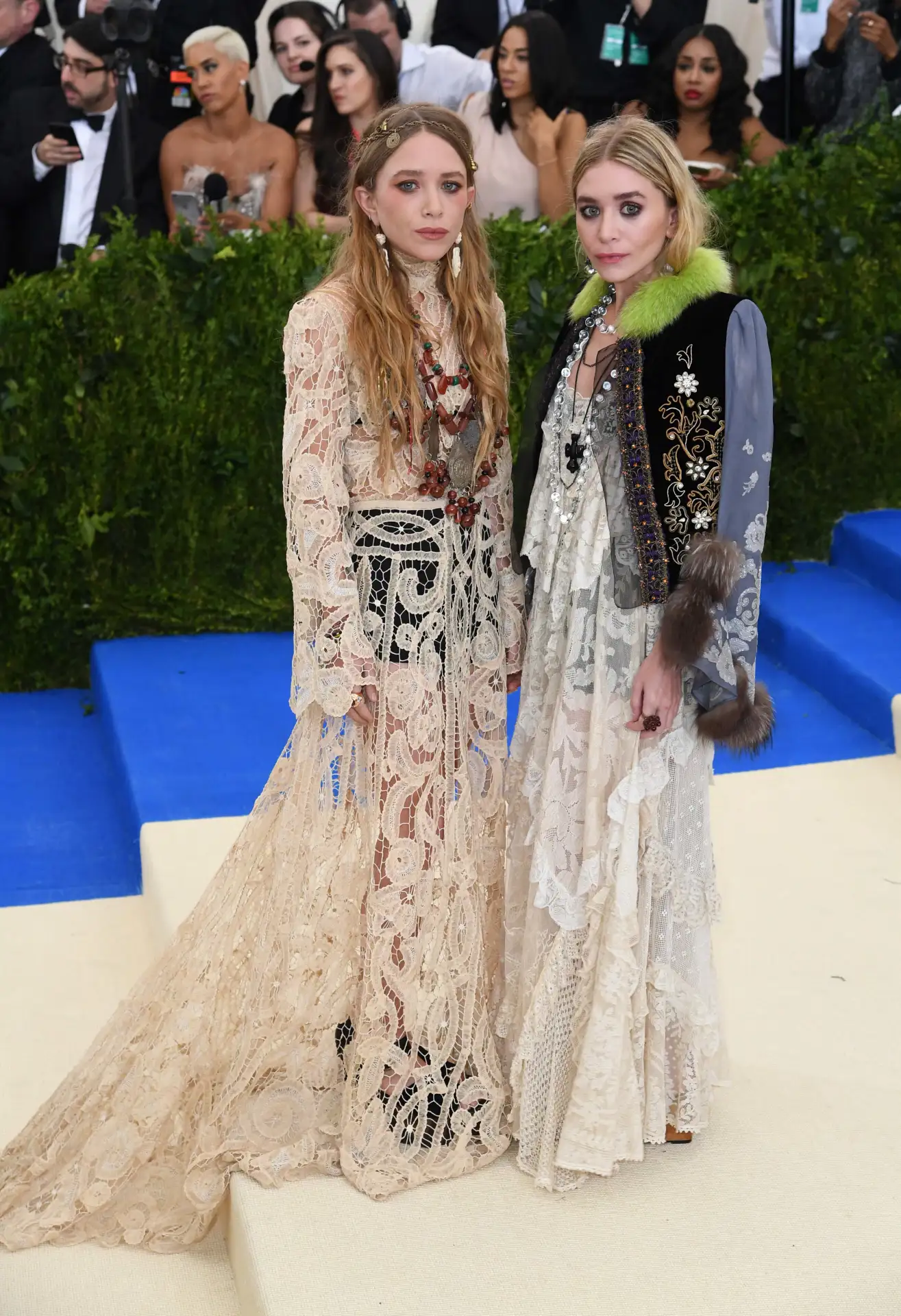 Mary Kate y Ashley Olsen durante la Gala Met 2017