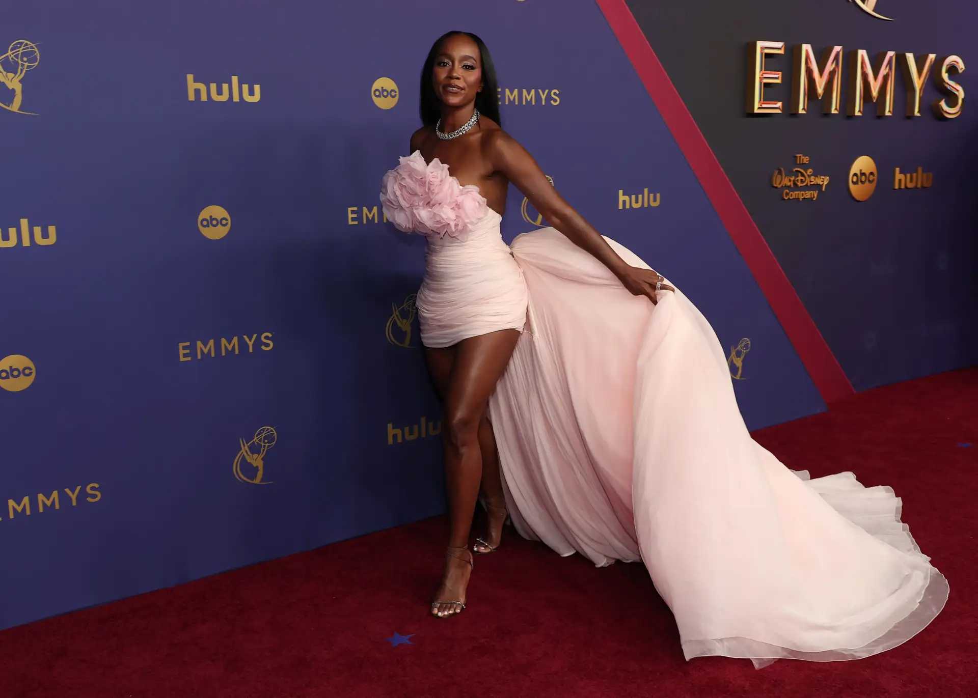 Aja Naomi King en los Premios Emmy