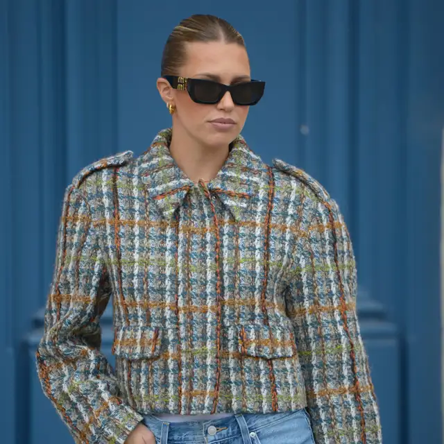 Ha llegado a Mango esta chaqueta de tweed tan bonita y elegante que querrán compartirla madres e hijas cada día