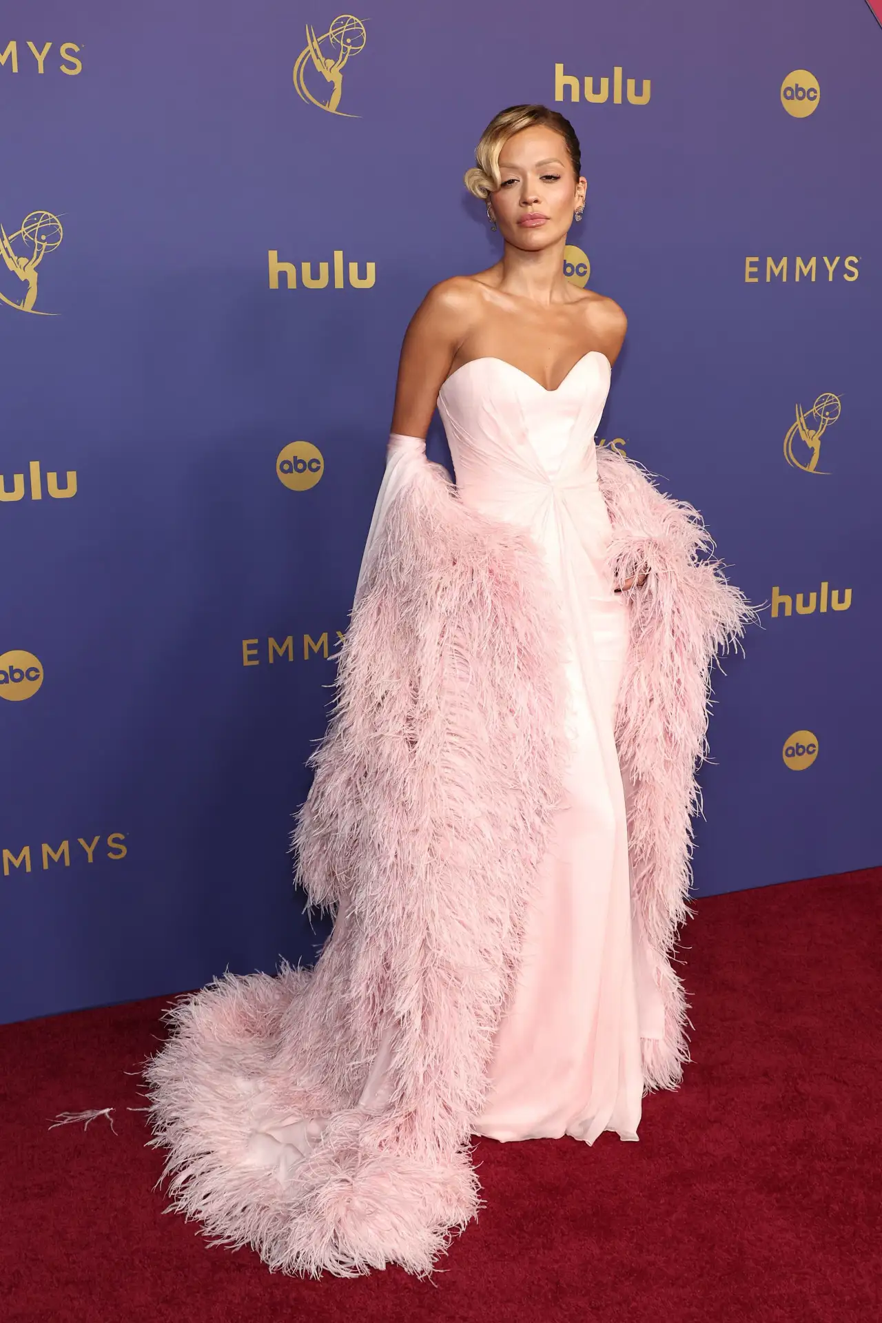 Rita Ora en los Premios Emmy 2024