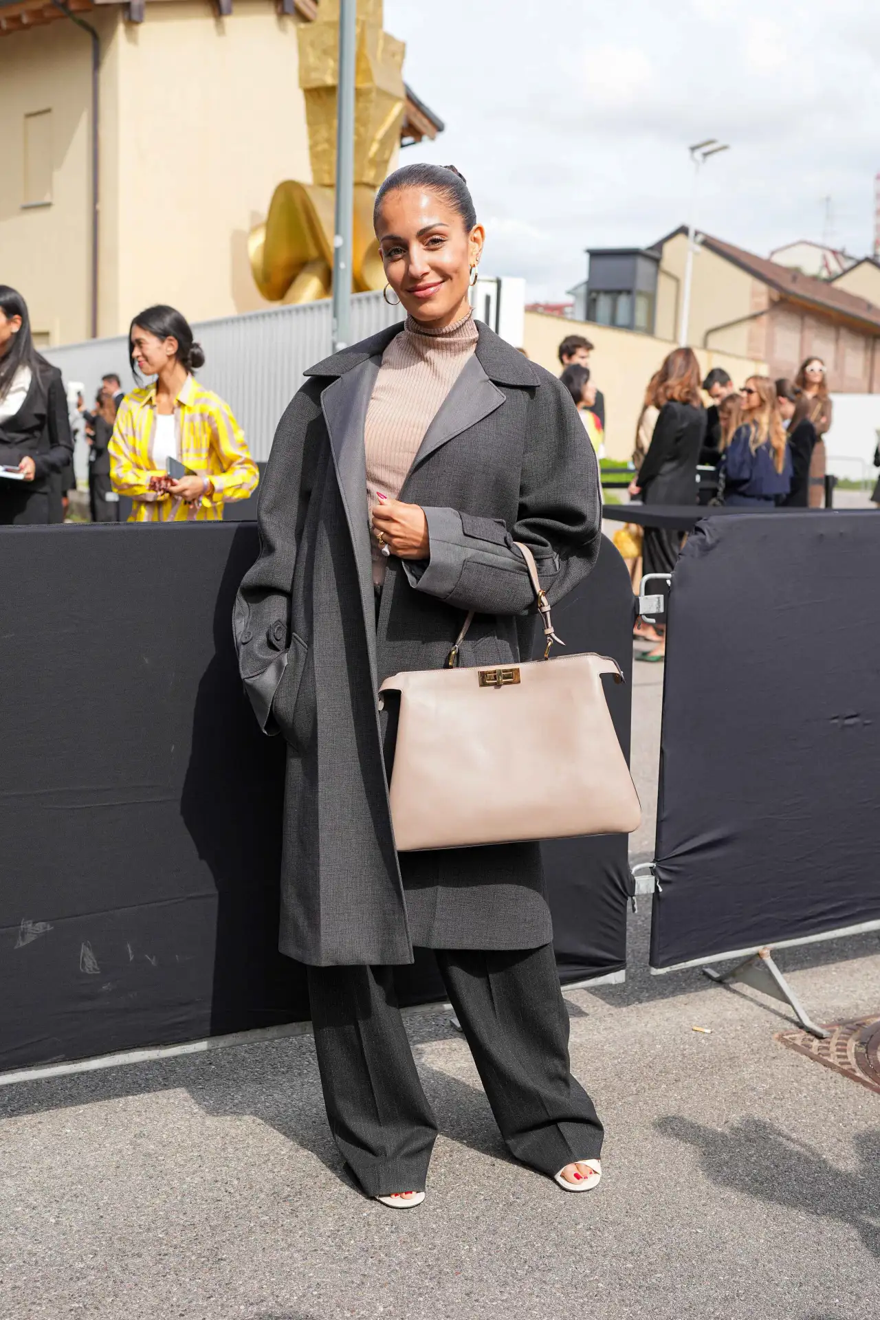 Hiba Abouk en el desfile de Fendi de la Semana de la Moda de Milán 