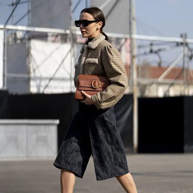 Ni vaqueros, ni faldas midi: este otoño/invierno se llevan estas bermudas de Zara elegantes y en color tendencia