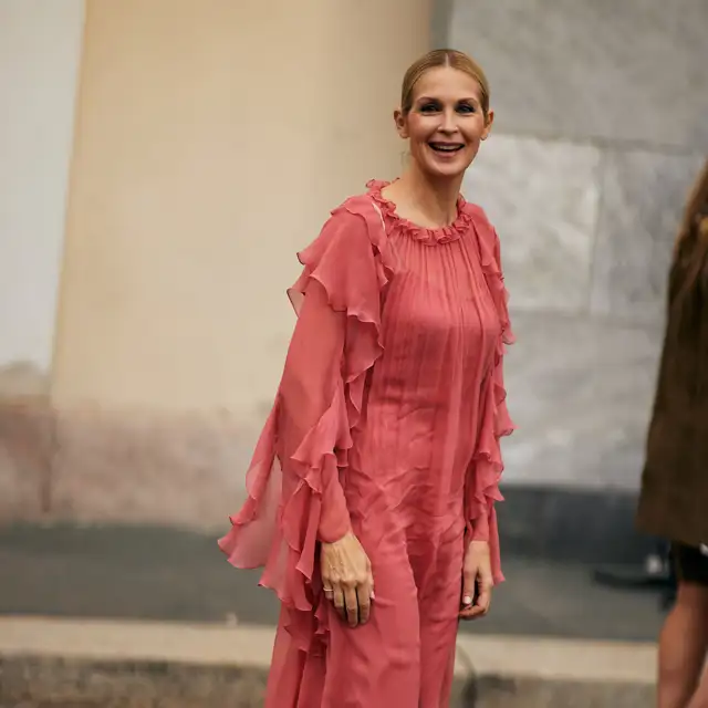 Acaba de llegar a Mango el vestido boho que llevaremos con botas en invierno: fluido, no marca nada y comodísimo