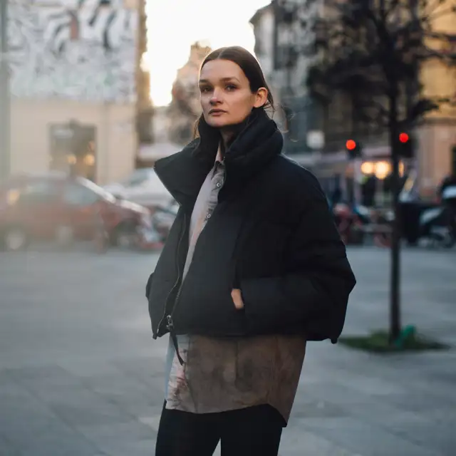 8 chaquetones de plumas de Zara calentitos, baratos y perfectos para los días de lluvia