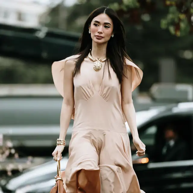 Acaba de llegar a Zara este vestido boho por 40 euros que llevarás todo el otoño/invierno 2025 con botas de caña alta