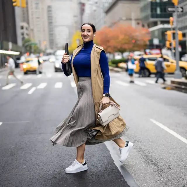 Mujer con zapatillas