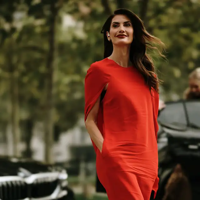 Parecen de lujo, pero son de Zara: 5 vestidos de edición limitada y en colores tendencia, que prometen agotar las más elegantes