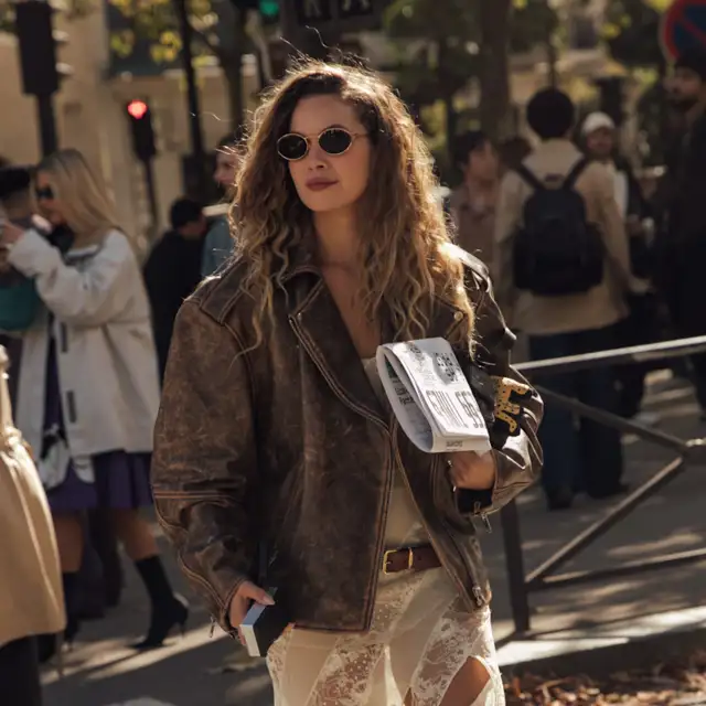 La chaqueta calentita y elegante de Stradivarius para vestir guapa y arreglada con vaqueros esta temporada