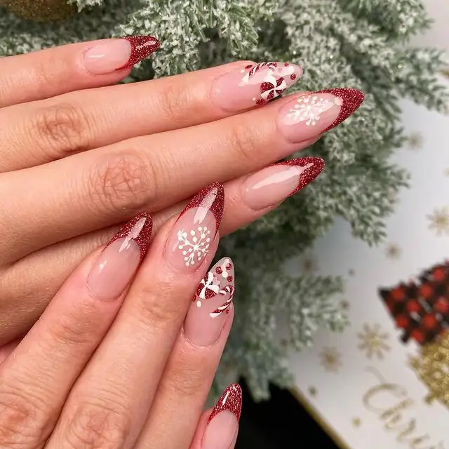 15 ideas de manicuras festivas para Navidad sencillas, elegantes y fáciles de copiar