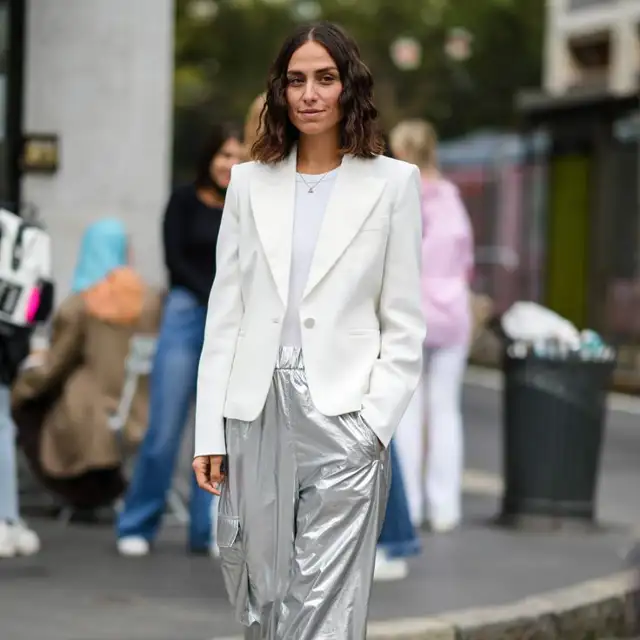 Adelántate a la Navidad, con estos 'pantalones joya' de Zara que salvarán cualquier look: negros, holgados y por solo 35 euros