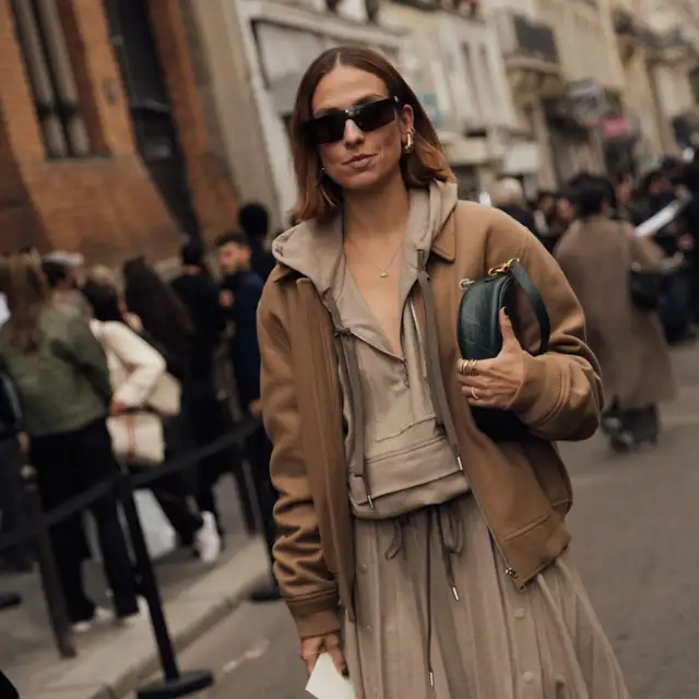 Adiós, parka: Massimo Dutti tiene el abrigo acolchado de plumas más bonito para los días de lluvia (en tendencia 2025)