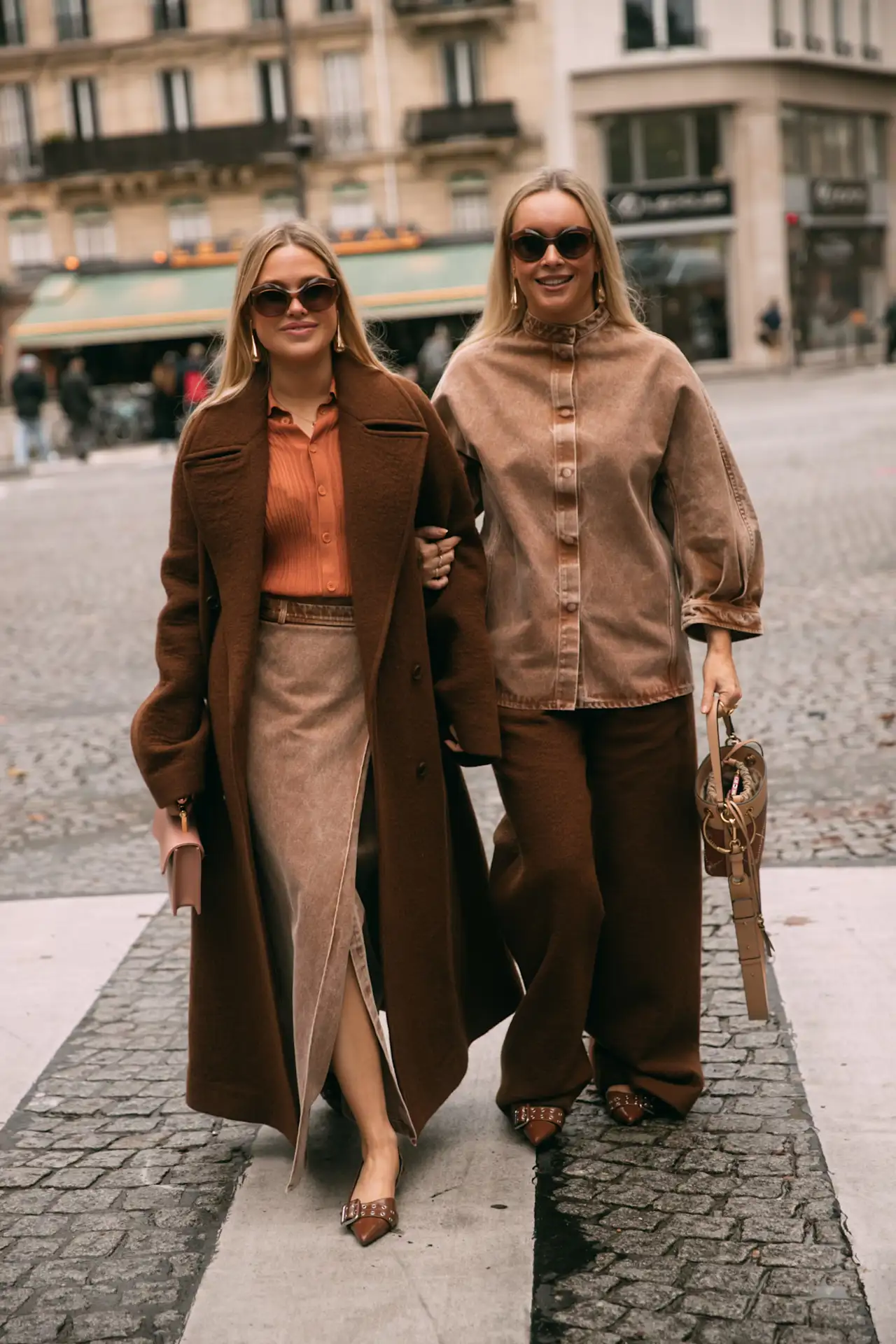 Chicas con calzado de invierno