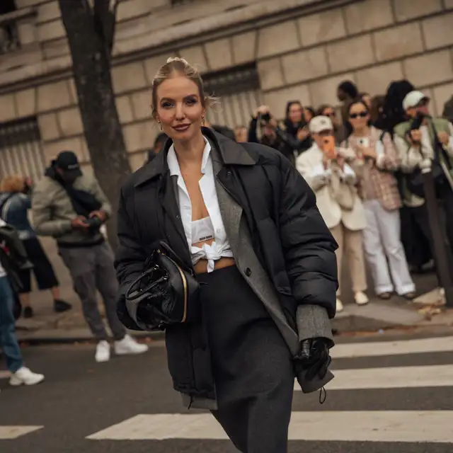 Sfera tiene el plumas finito (pero acolchado) resistente al frío y la lluvia más bonito: cuesta menos de 100 euros y es de color tendencia