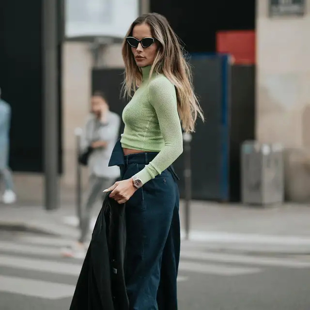 Este jersey de Zara tiene un color tan tendencia y especial que me hace feliz: se lleva con vaqueros y botines para un look elegante