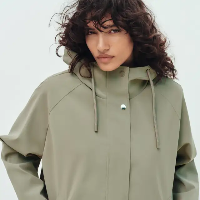 Hemos encontrado las 10 parkas más elegantes de Zara con los colores tendencia de esta temporada (VÍDEO)