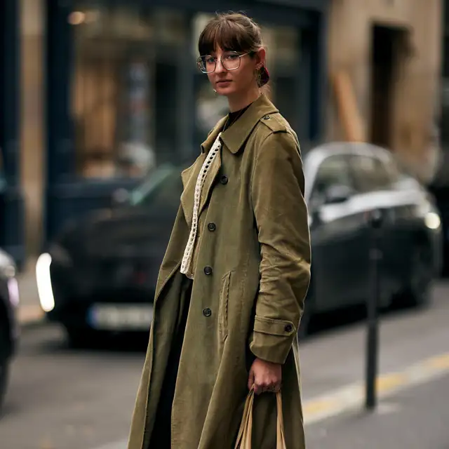 La parka ya no está de moda: aterriza en Massimo Dutti el abrigo acolchado tipo plumas más elegante para la lluvia