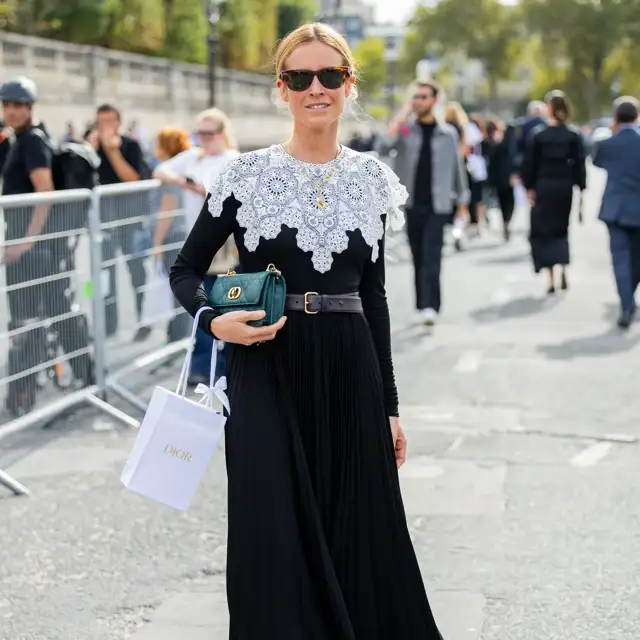 Acaba de llegar a Zara el vestido de punto que compartirán madres e hijas en invierno: elegante, afina cintura y queda ideal con botas