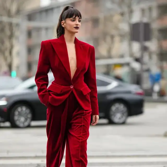 Adiós, vestido de lentejuela: el pantalón de terciopelo de Sfera se convierte en el nuevo uniforme para las fiestas (por menos de 30 euros)