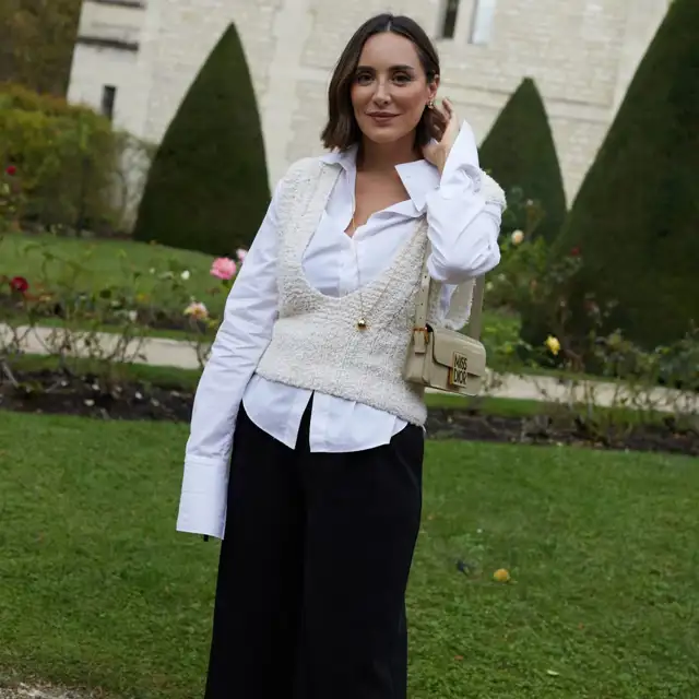 Tamara Falcó nos enseña cómo combinar los pantalones de ante anchos en invierno: cómodos, elegantes y calentitos