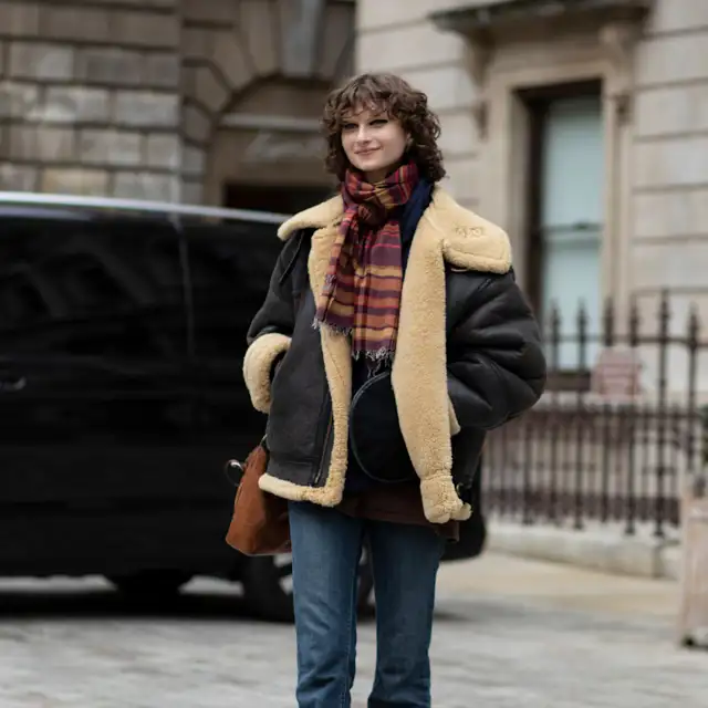 Cómo combinar la chaqueta de borreguito para ir cómoda y arreglada en invierno sin pasar frío  