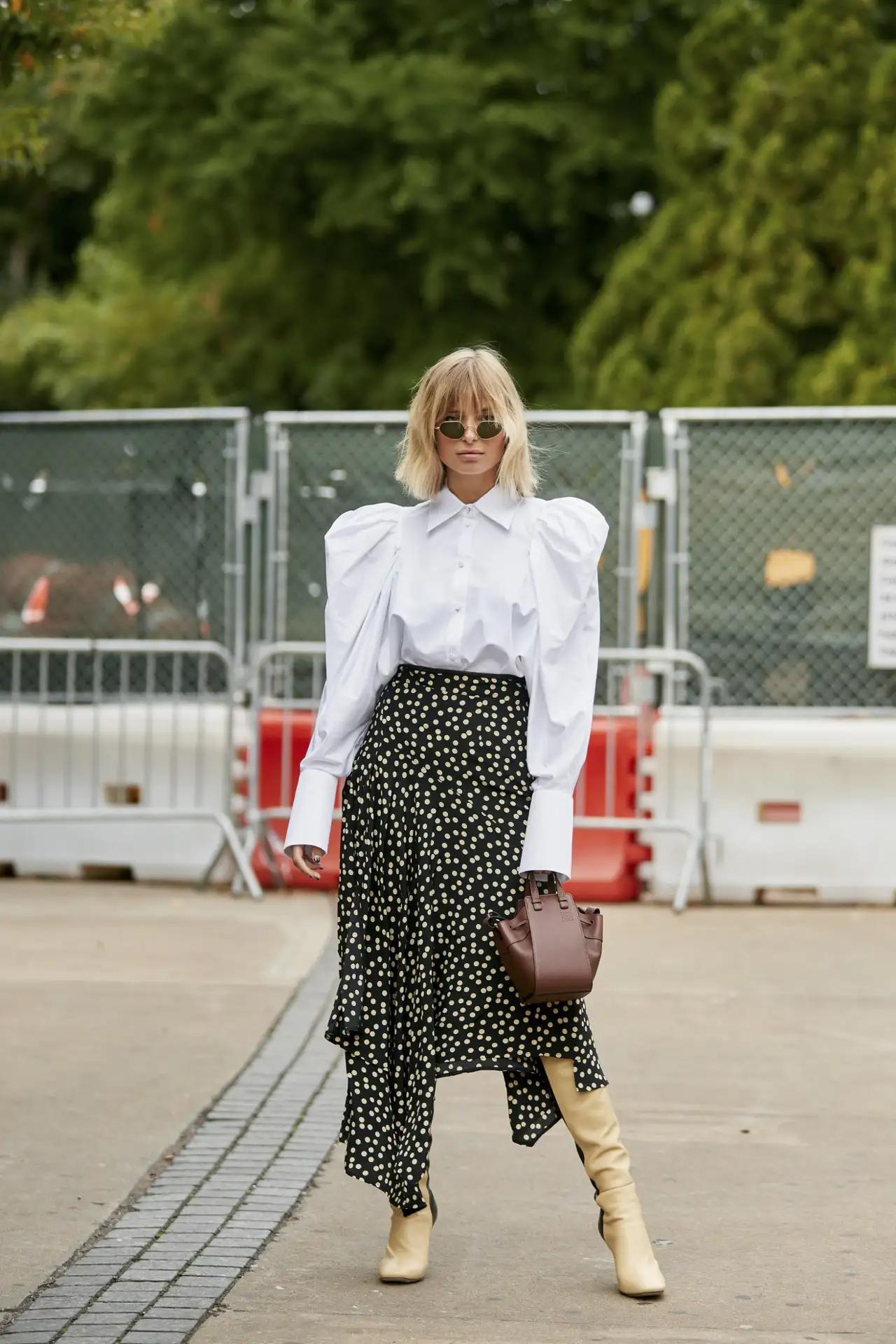 Camisa blanca y falda de luanres