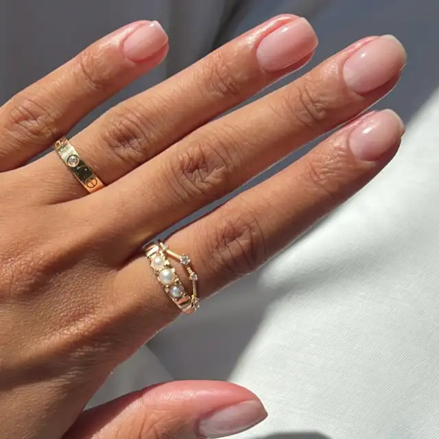 La uñas BB Cream son tendencia 2025: la manicura más elegante y natural que enamora a las mujeres clásicas