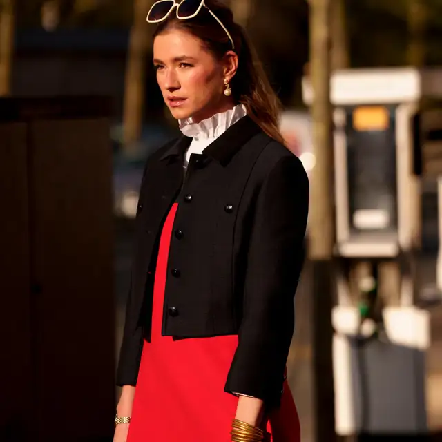 La chaqueta de abuela vuelve a ser tendencia y Zara tiene la más elegante rebajada: por menos de 26 euros y súper calentita