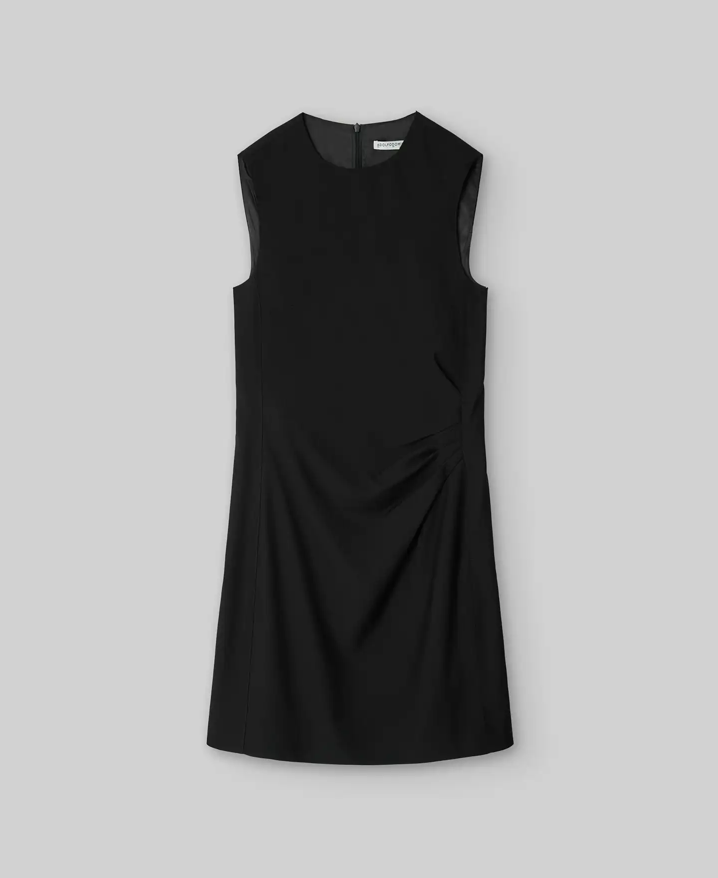 Vestido negro entallado. 69€