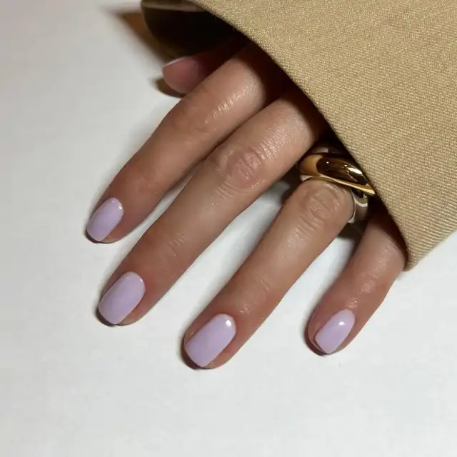 25 diseños de uñas en tendencia de primavera 2025: vuelven los colores pastel y el estilo minimal elegante