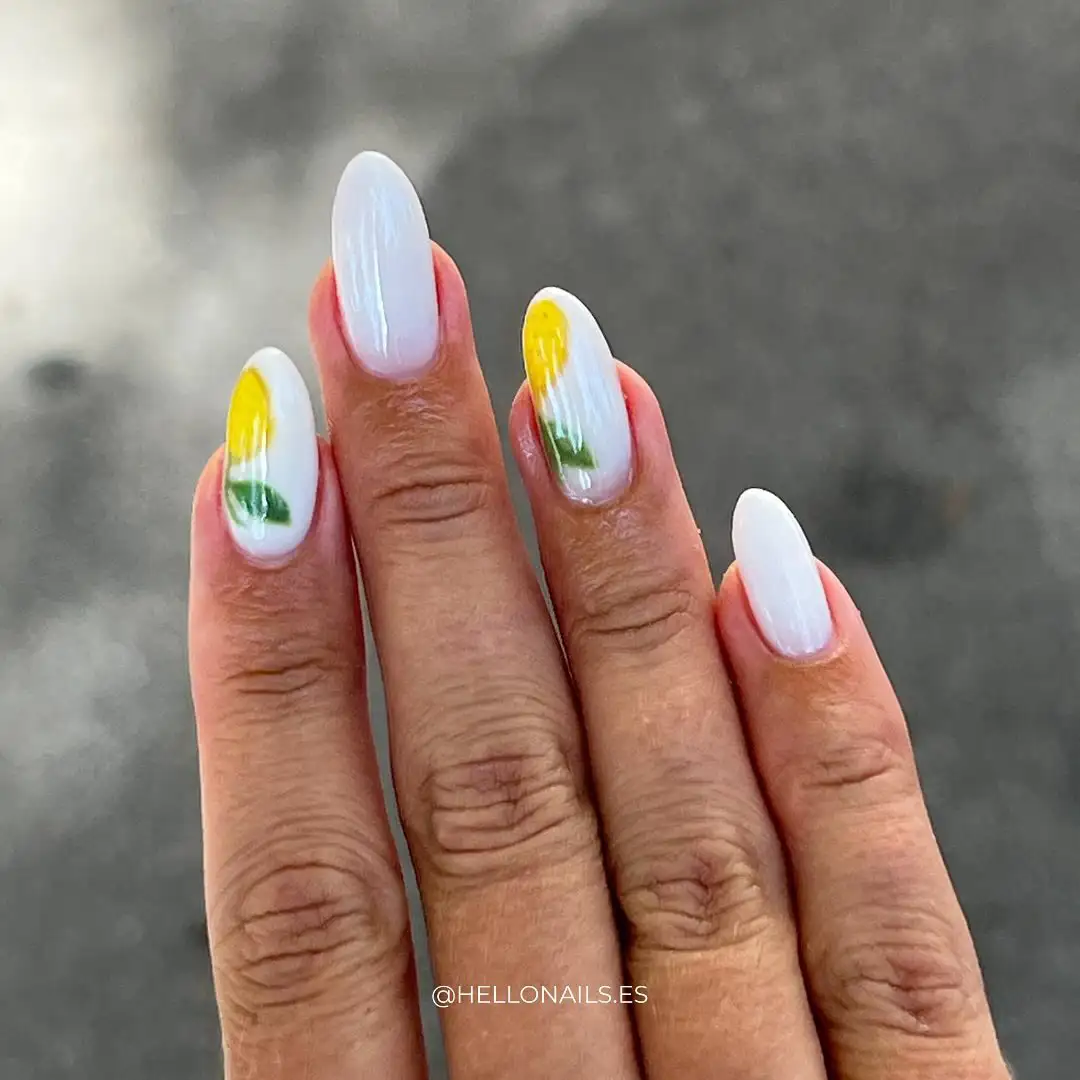 uñas blancas con limones