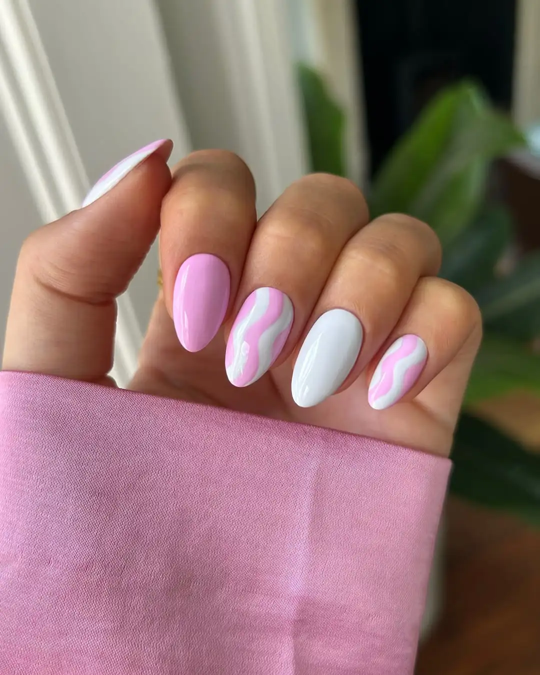 uñas blancas con rosa