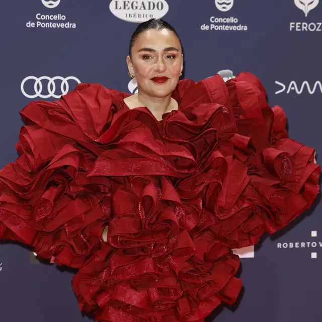 Candela Peña o cómo un total look rojo pasión la convirtió en la reina de los Premios Feroz 