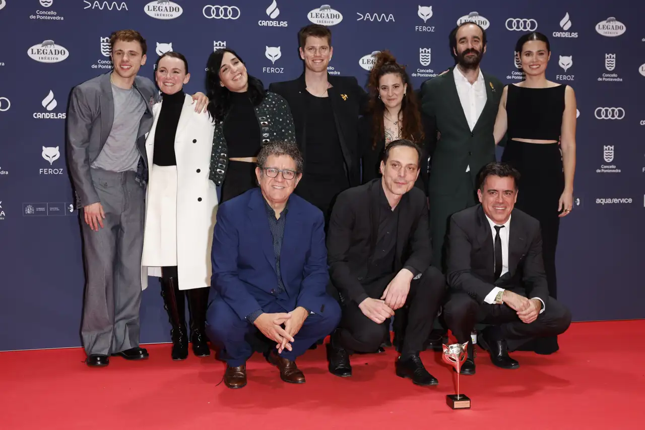 El equipo de 'Querer' en los Premios Feroz