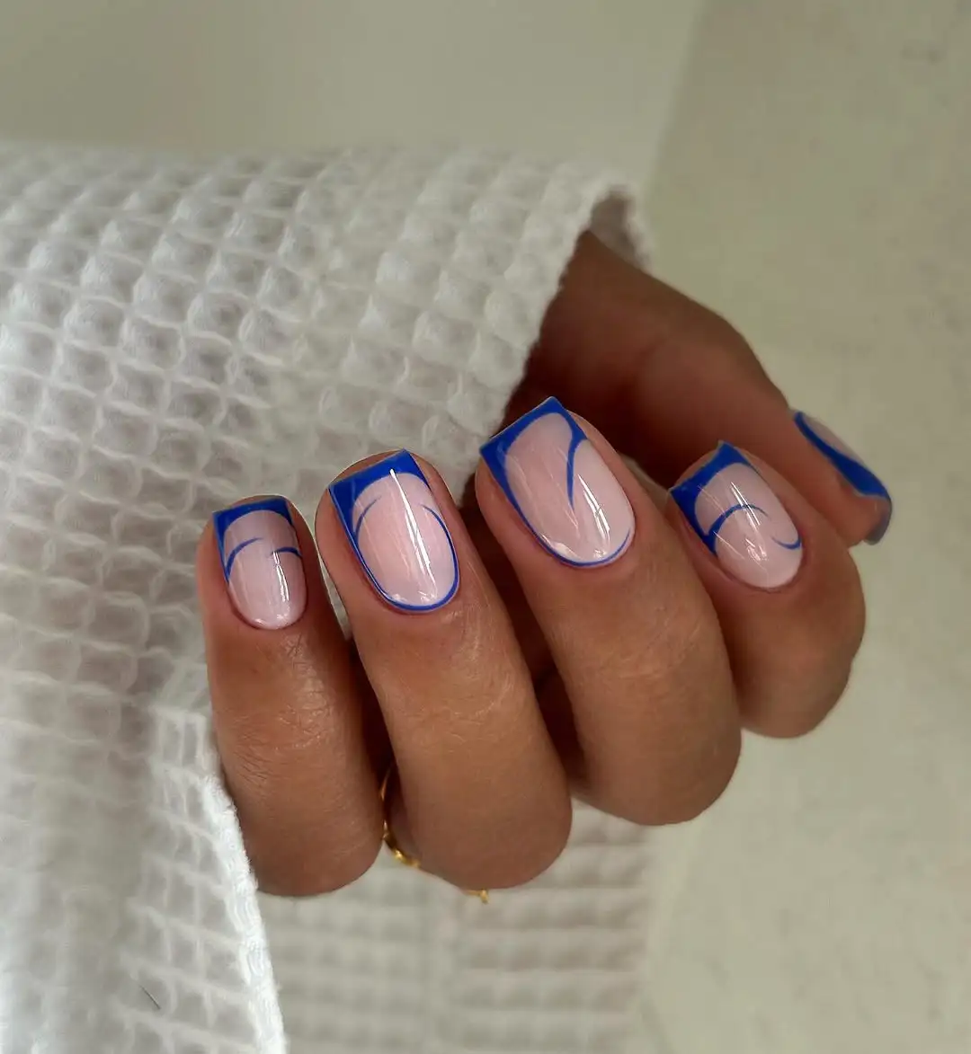 Uñas blancas y azules