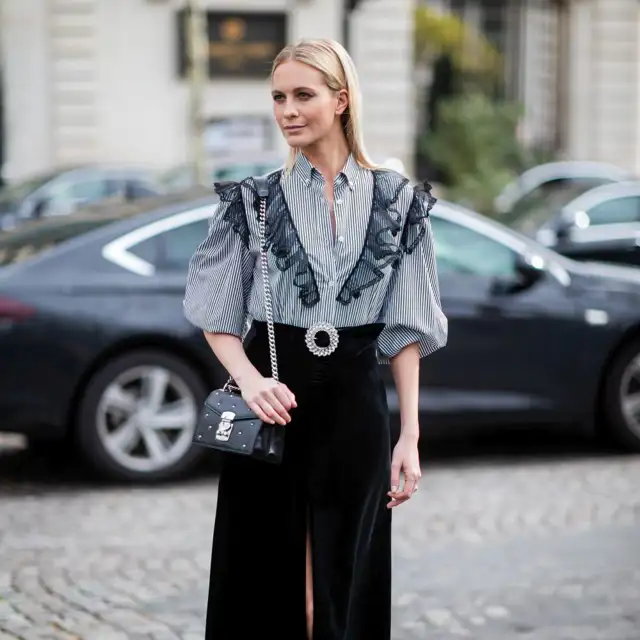 Está en Zara, cuesta 10 euros y es la camisa que más llevarás en primavera: rebajada al 60% y en color tendencia