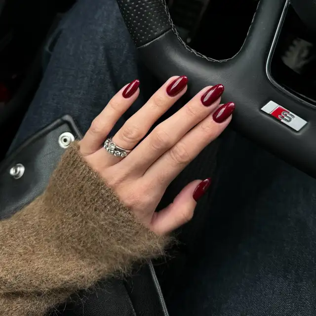 15 diseños de uñas de gel en color rojo que  nunca pasan de moda y son elegantes para San Valentín