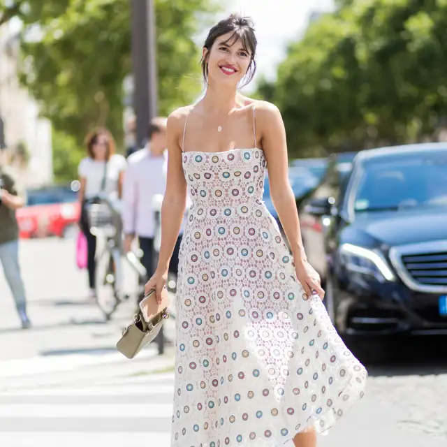 Están en Zara, por menos de 10 euros y son perfectos para la primavera/verano 2025: 10 vestidos elegantes y fresquitos para lucir guapa 