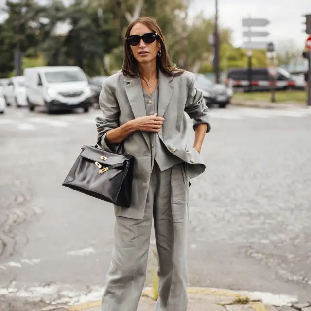 Mi madre y yo nos hemos puesto de acuerdo: este traje de Zara tradicional es el más elegante y favorecedor de la temporada