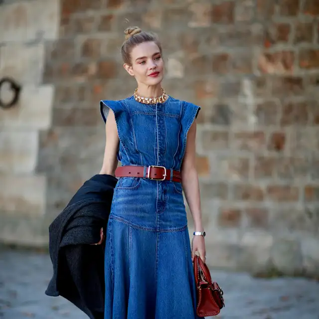 Zara repone (otra vez) el vestido que siempre se agota: perfecto para combinar con zapatillas en primavera