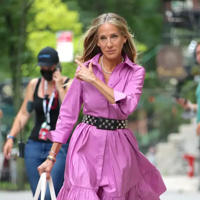 Mi madre de 60+ ha encontrado en Zara el vestido camisero de sus sueños: elegante, atemporal y con efecto tipazo