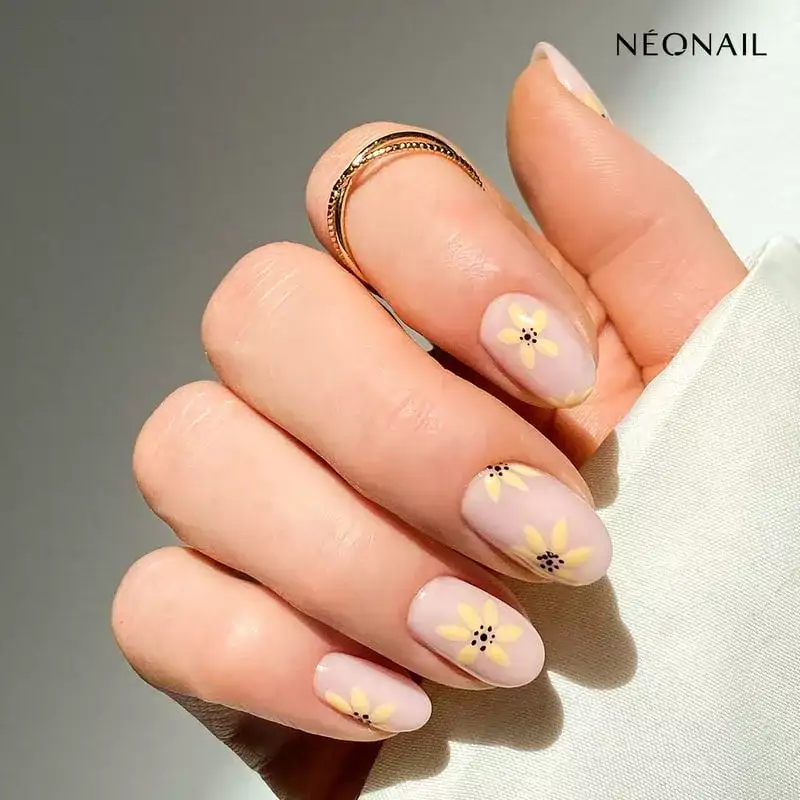 Manicura floreada  Welcoming Type