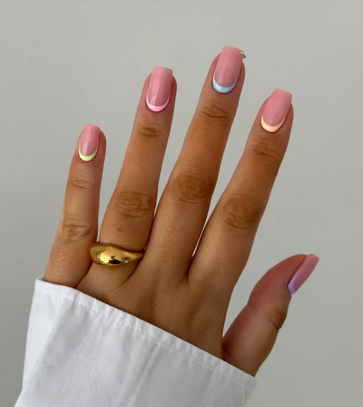 Uñas 2024: francesas invertidas