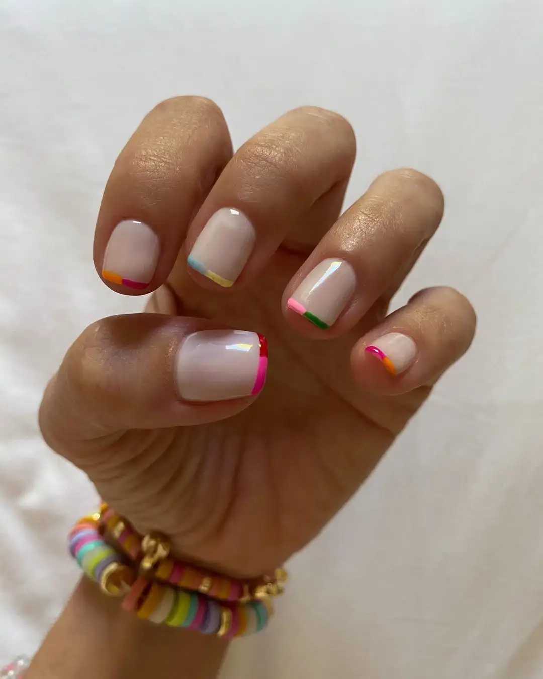 Manicura francesa de arcoíris 