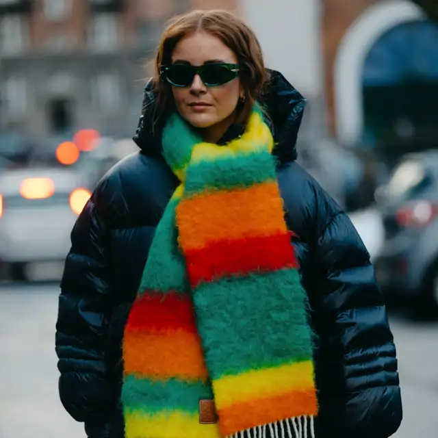 Abrigo acolchado sí, pero así: 4 modelos con capucha para ir guapa cuando llueve y hace frío