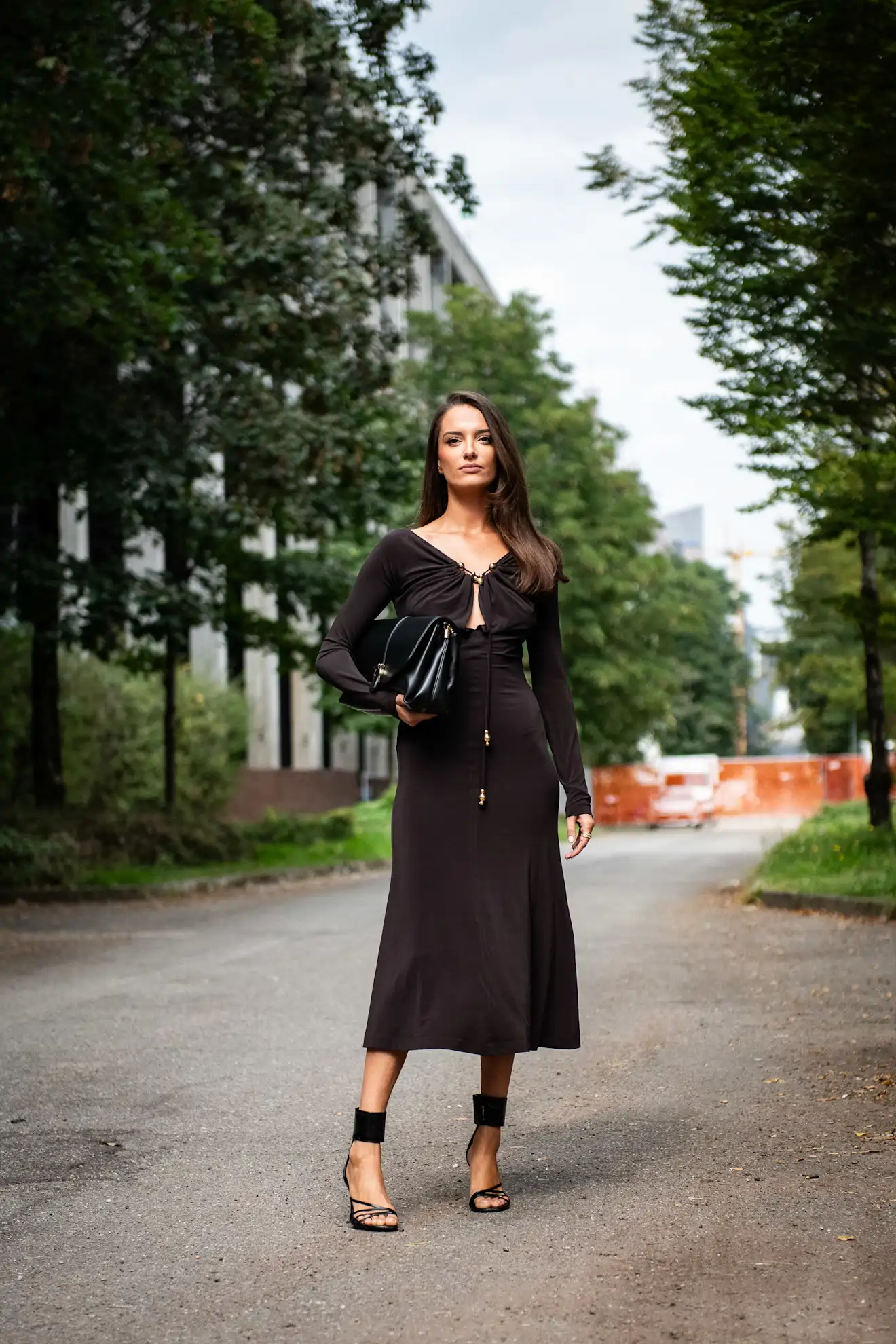 Look con vestido midi