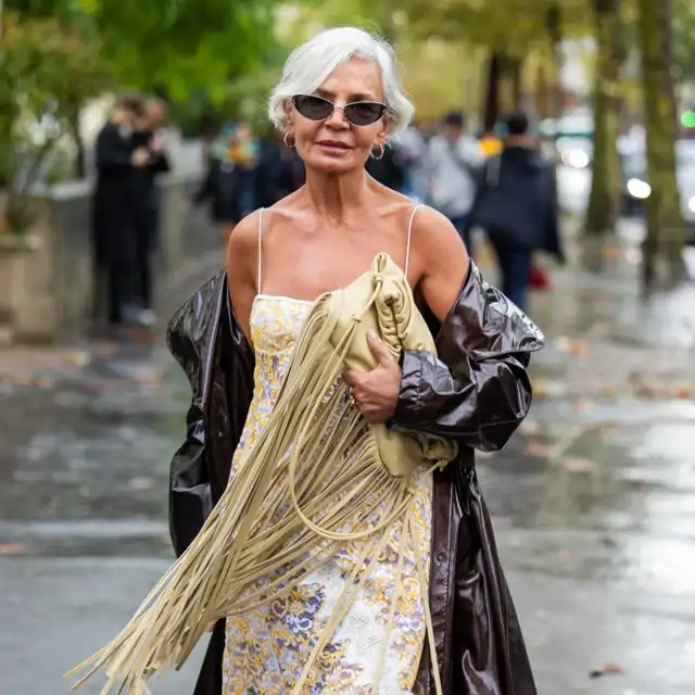 Si mi madre 60+ quisiera ir con vestido midi elegante el Domingo de Ramos, le recomendaría estos 10 de Zara efecto tipazo